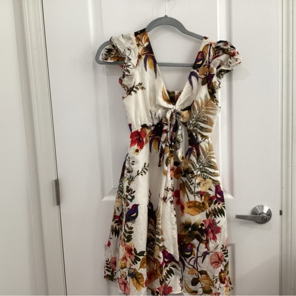 Taylor cream floral dress - Picture 2 of 12
